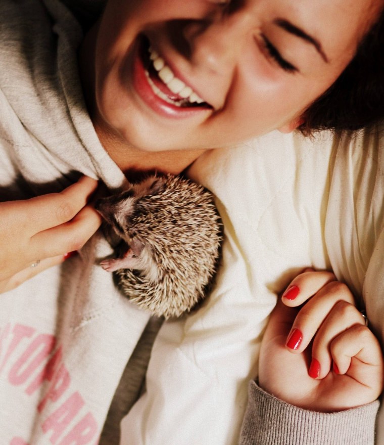 Девушка с ежиком