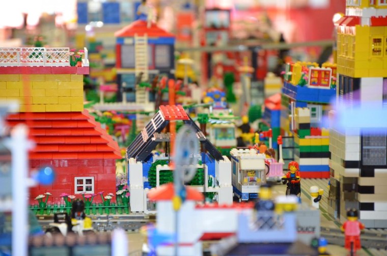 Международный день конструктора «лего» (International LEGO Day)