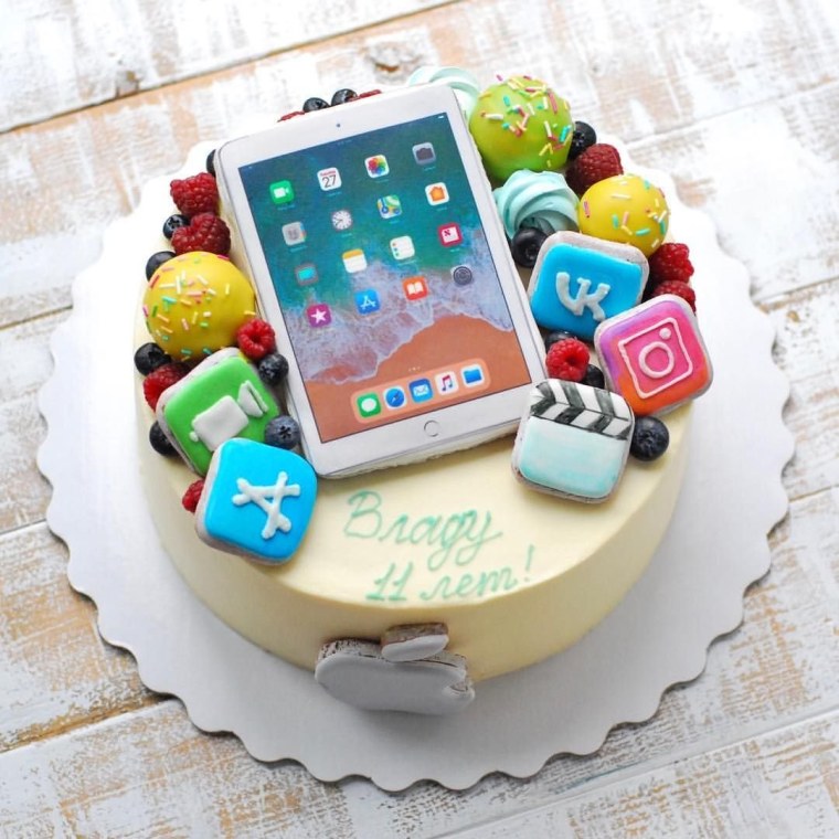 Торт в виде телефона