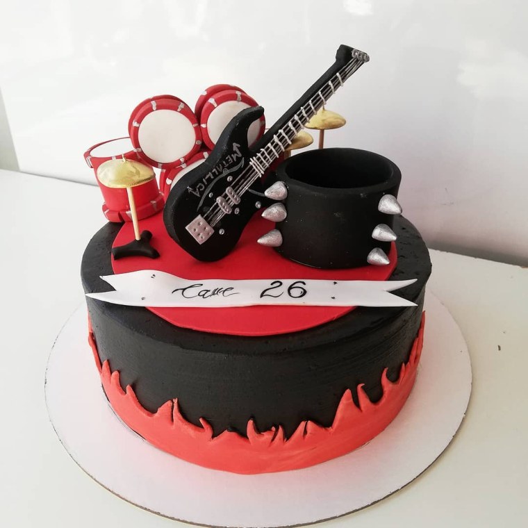 Торт с «гитарой»