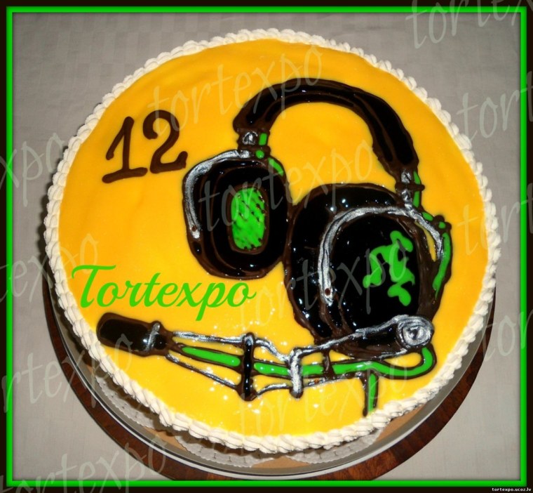 Торт в виде наушников