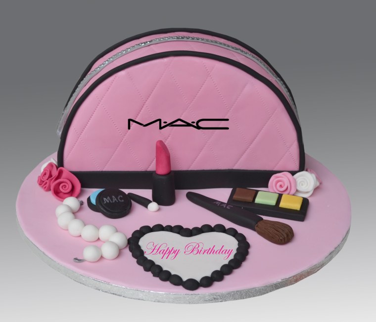 Торт с сумочкой и косметикой