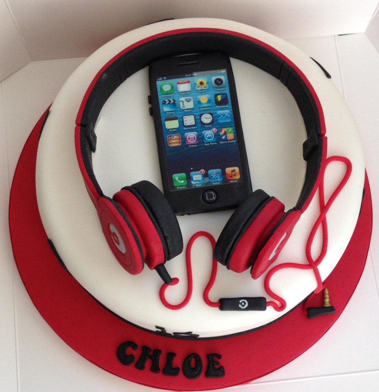 Торт с наушниками