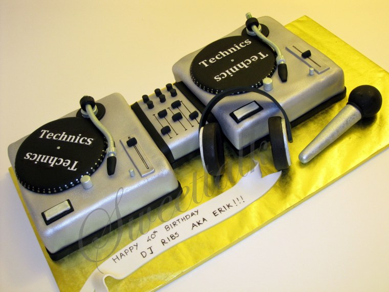 Торт с микрофоном