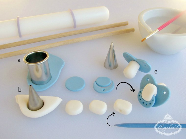 Пустышка из мастики на торт