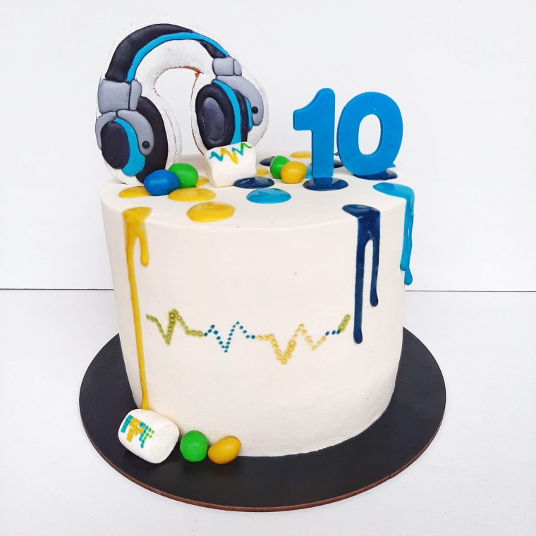 Торт с наушниками для мальчика