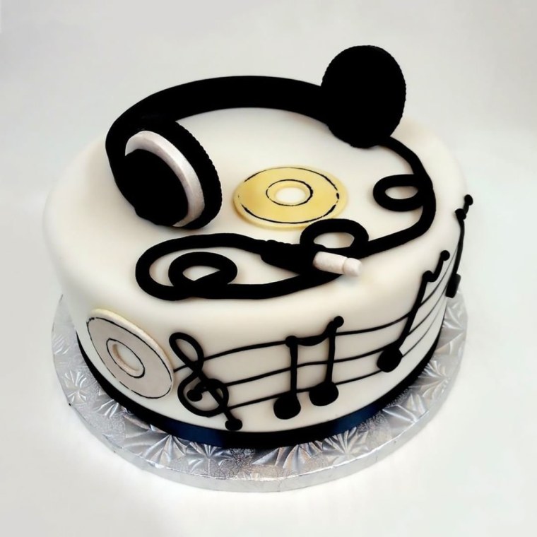Торт с наушниками
