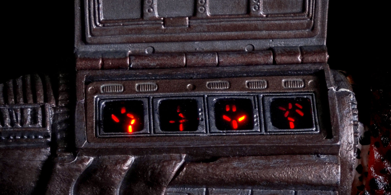 Пульт управления у хищника в фильме