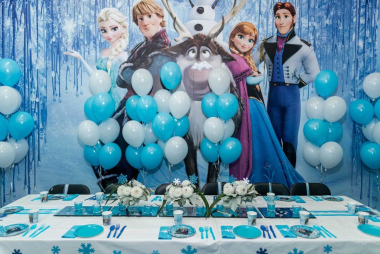 Эльза Холодное сердце день рождения Анны