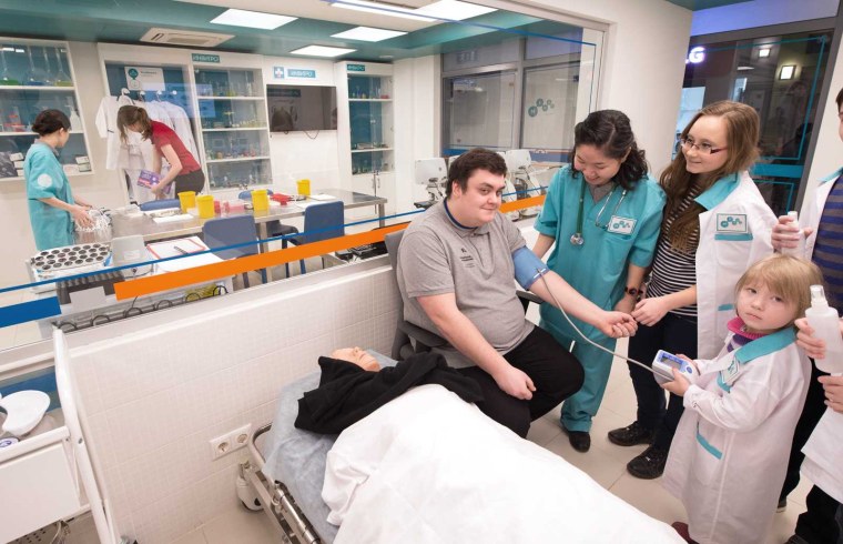 «Кидзания» – детский парк профессий (Москва)