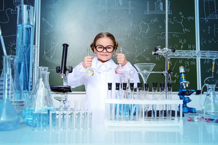 Девочка в лаборатории