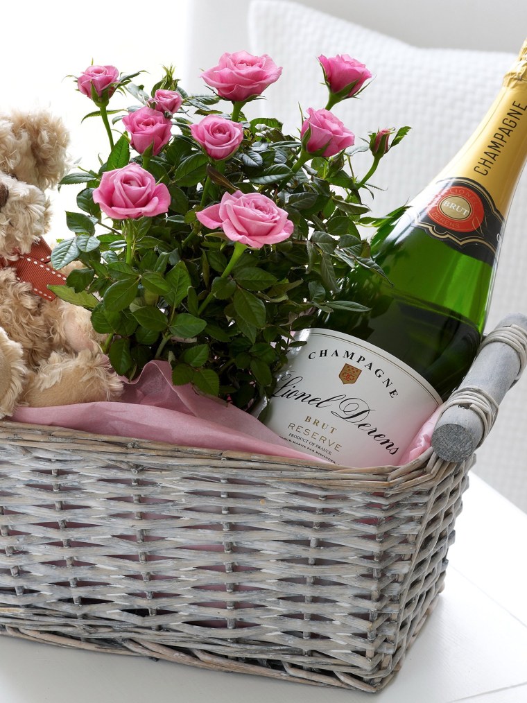 Букеты цветов и шампанского