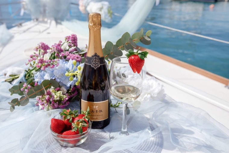 Шампанское с клубникой