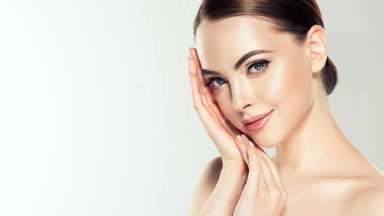Лицо девушки косметология