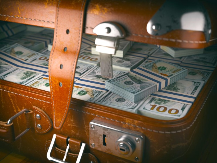 Винтажный чемодан с деньгами