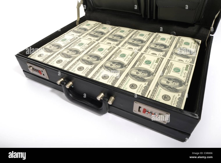 Кейс с долларами