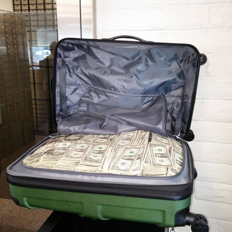 Миллион долларов в чемодане
