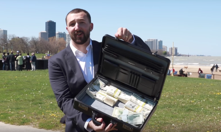 Мужик с кейсом