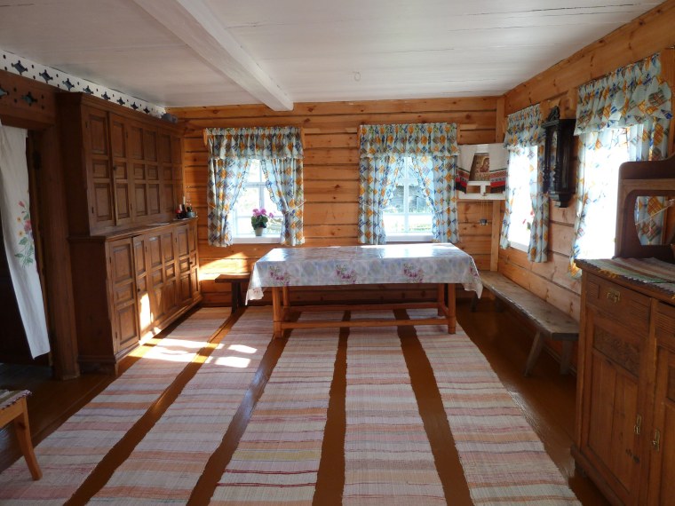 Русская изба пятистенок внутри