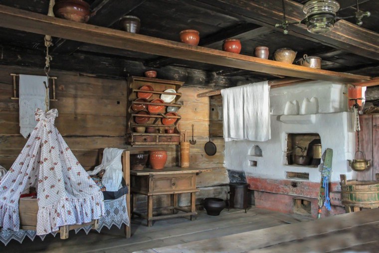 Горница в избе на Руси