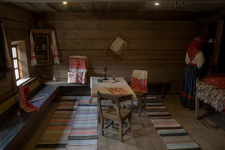 Изба удмуртов внутри