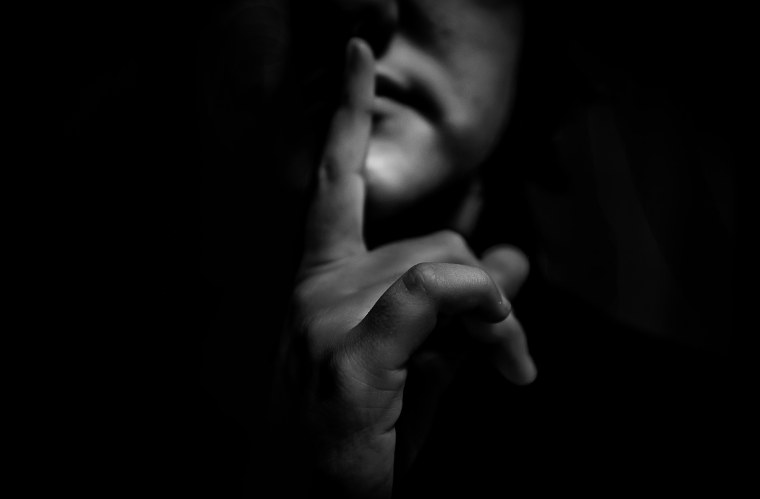 Парень тссс