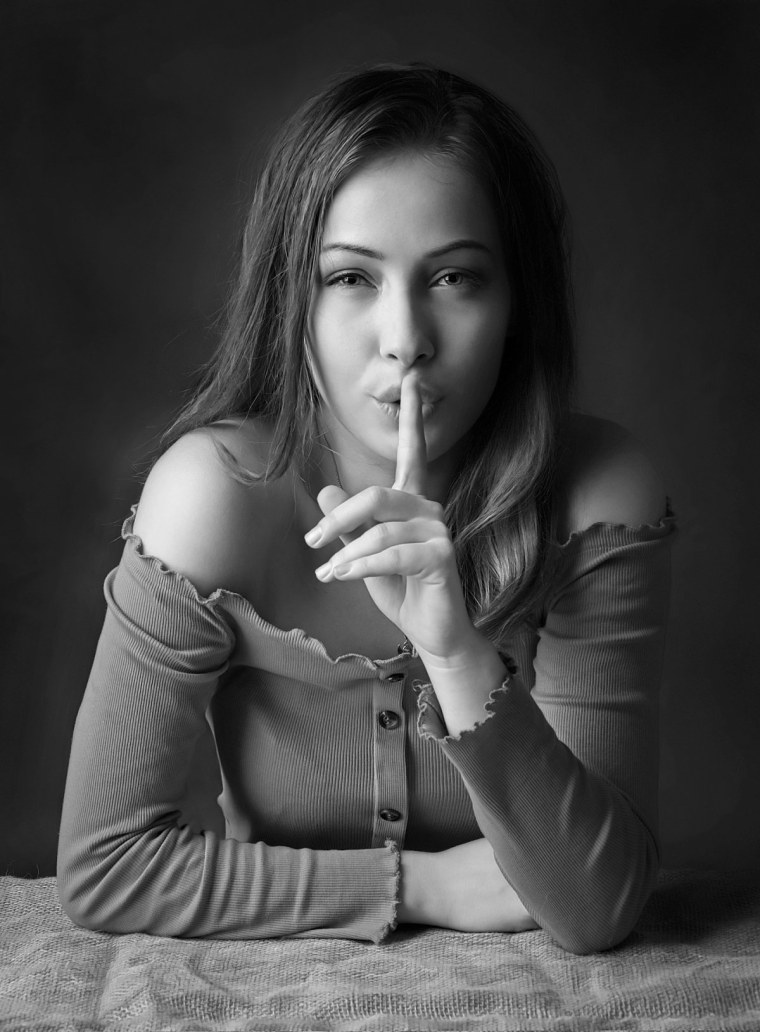 Девушка тихо