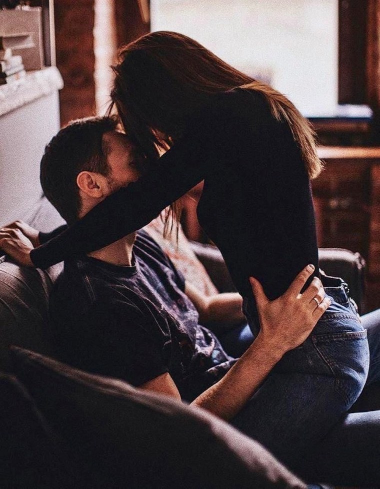 Страстный поцелуй