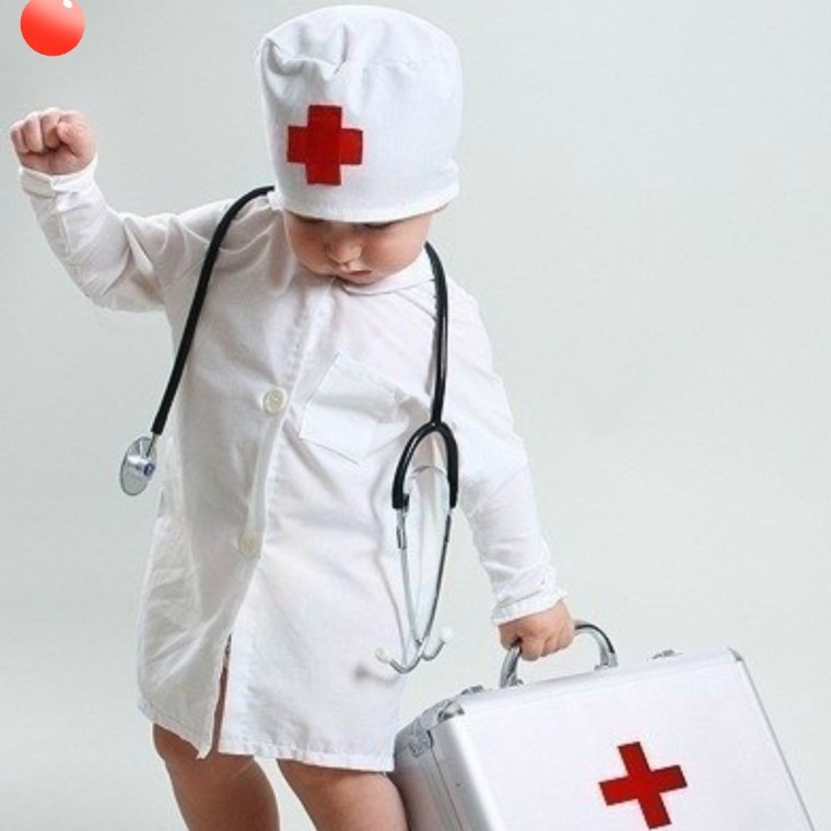 Медсестра с аптечкой