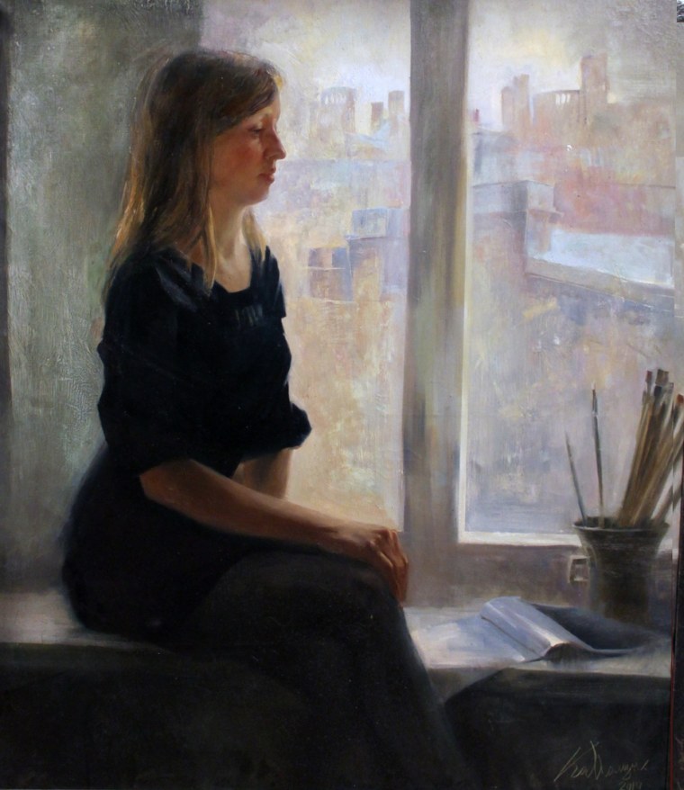 Портрет на фоне окна