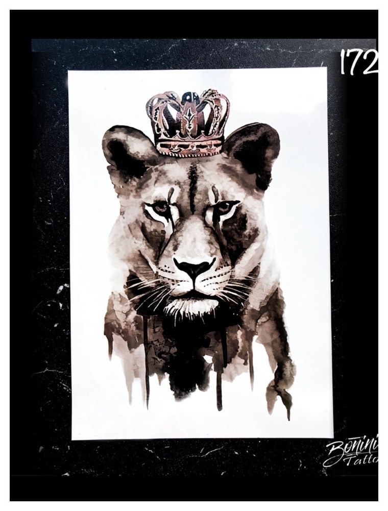 Львица с короной картинка