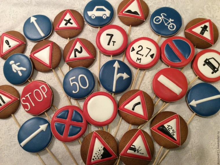 Торт с дорожными знаками