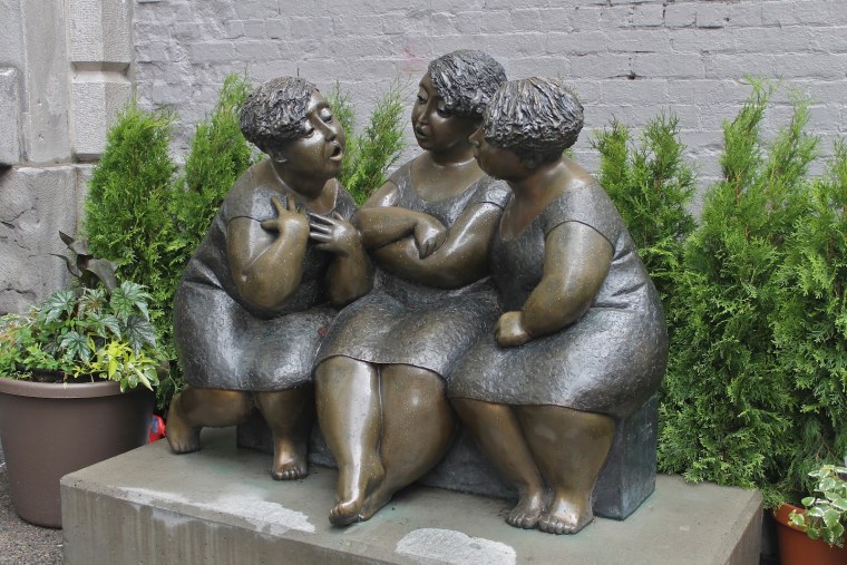 Памятник сплетницам