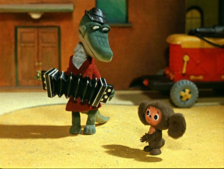 Крокодил Гена пусть бегут неуклюже