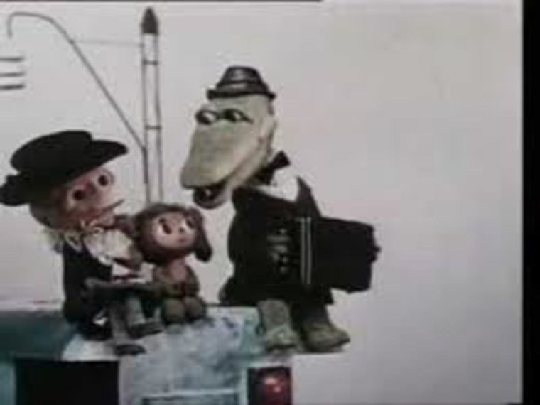 Гена Чебурашка и Шапокляк на крыше поезда