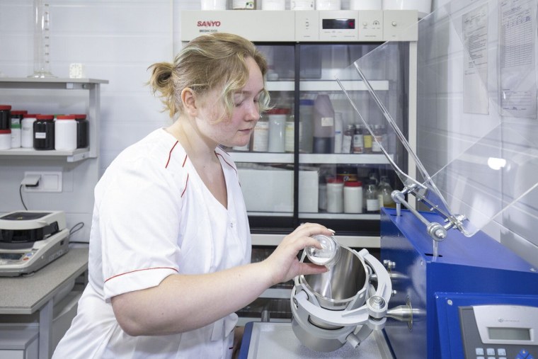 Институт в производстве рода