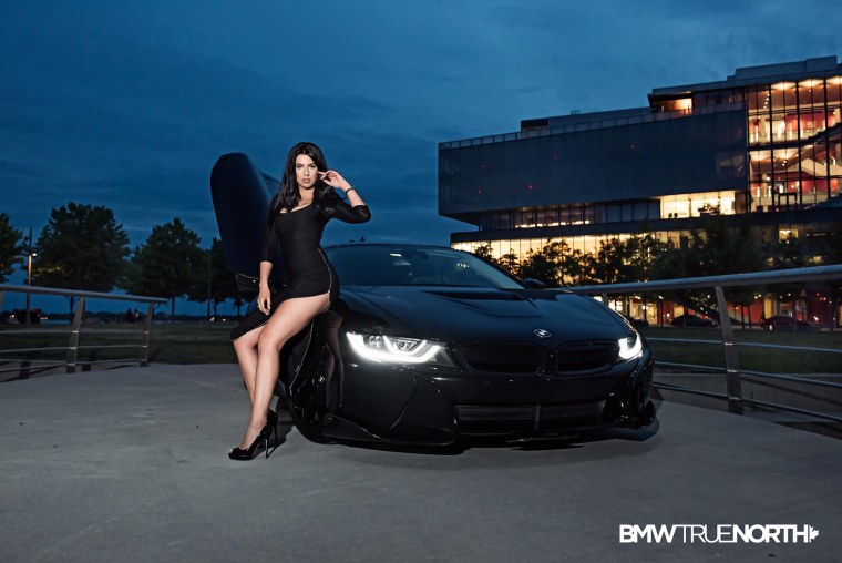 BMW i8 girls