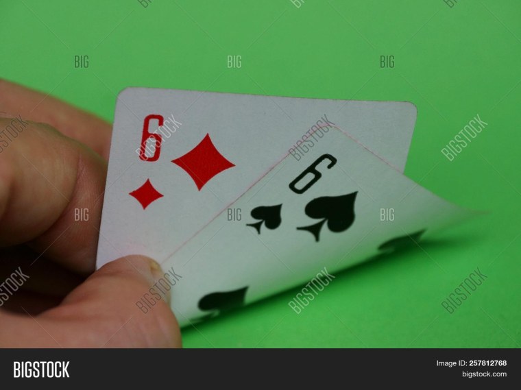 Две шестерки карты