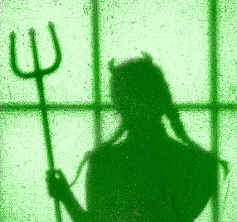 Тень девушки с рожками