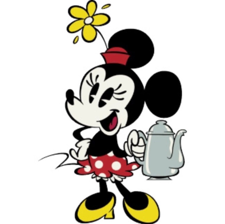 Минни Маус с пирожным в руках на фоне кафе