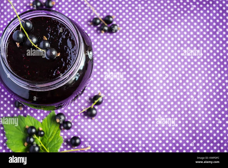 Варенье на черном фоне