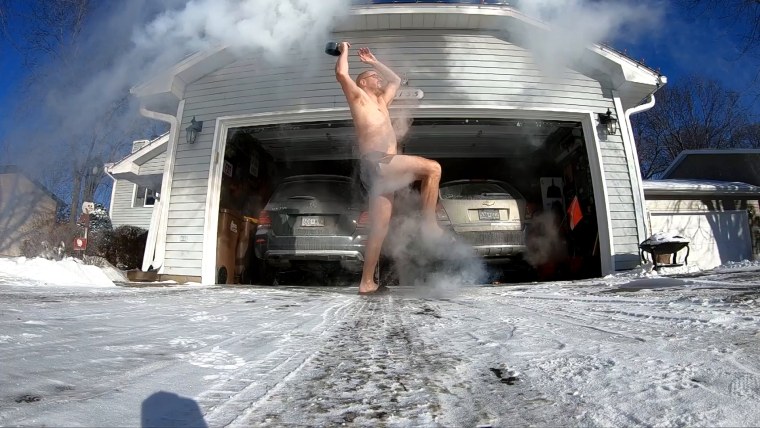 Трюк с кипятком на морозе