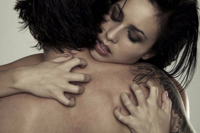 Ногтями по спине