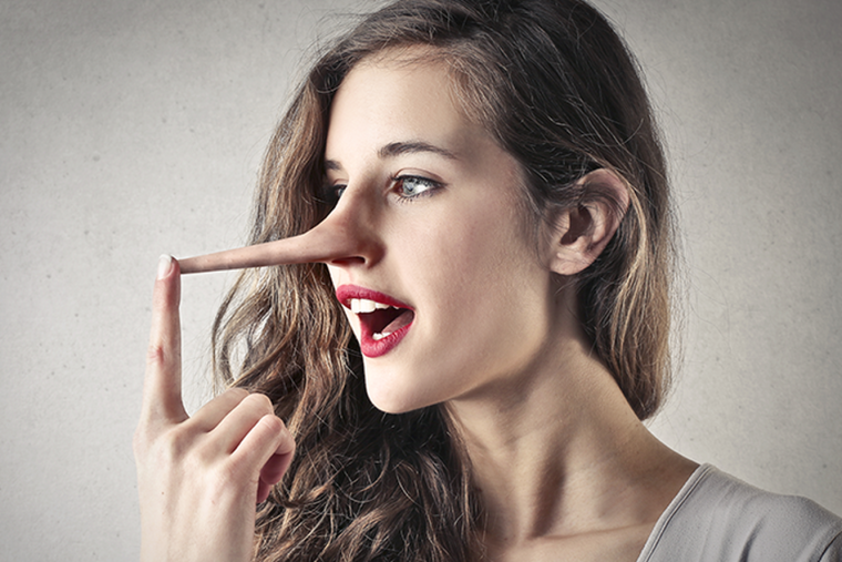 Длинный нос у девушки