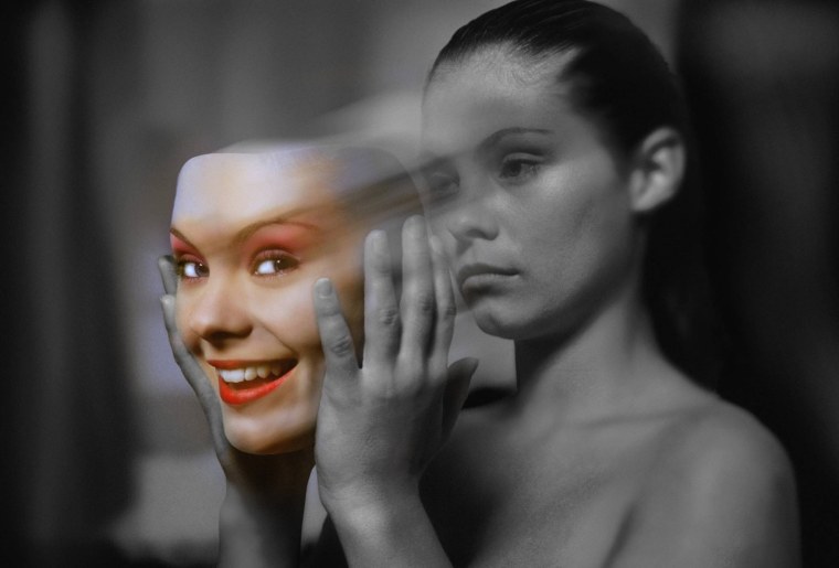 Лицо под маской счастья