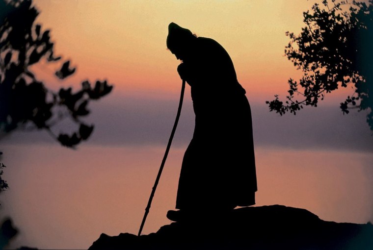 Мудрец на горе силуэт