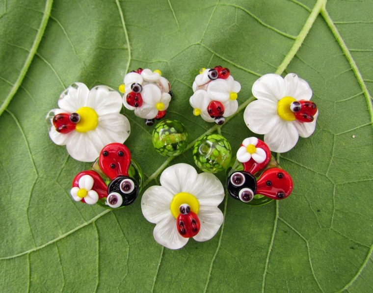 Конфеты с ромашками и божьими коровками