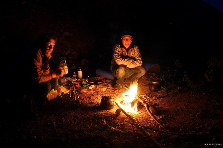 Ночные посиделки у костра