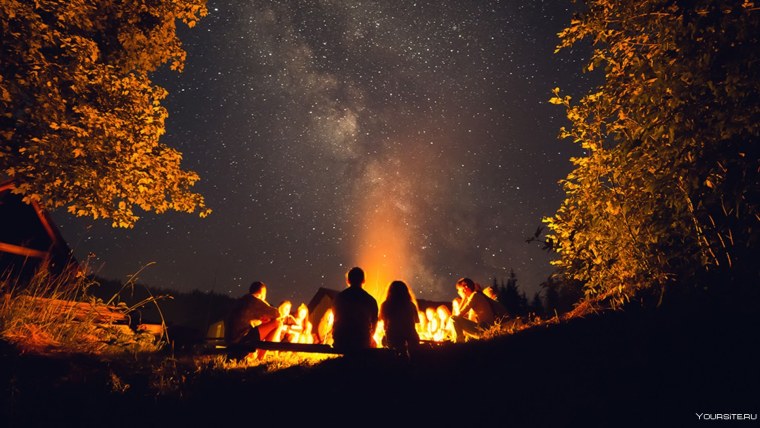 Посиделки у костра с гитарой