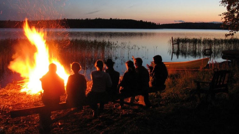 Костер у реки